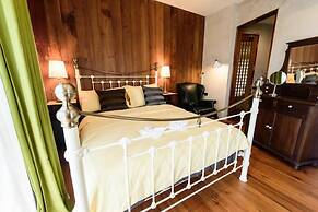 Roomquest Rimrabeang Amphawa Floating Market