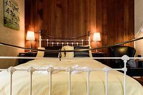 Roomquest Rimrabeang Amphawa Floating Market