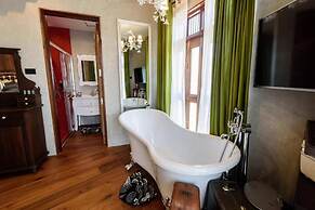 Roomquest Rimrabeang Amphawa Floating Market