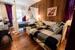 Roomquest Rimrabeang Amphawa Floating Market