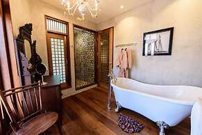 Roomquest Rimrabeang Amphawa Floating Market