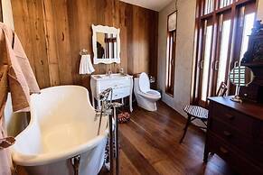 Roomquest Rimrabeang Amphawa Floating Market