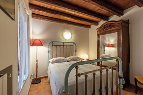 Amari Elegant Apartment