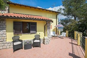 Villa Monte Enrico - Pool And Whirlpool