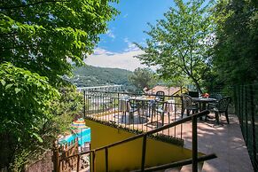 Villa Monte Enrico - Pool And Whirlpool