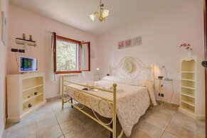 Villa Monte Enrico - Pool And Whirlpool