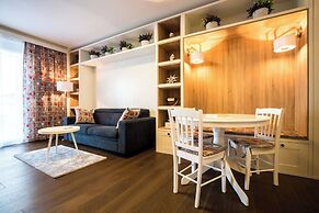 Escape to Wellness Your Lakeside Apartment Awaits