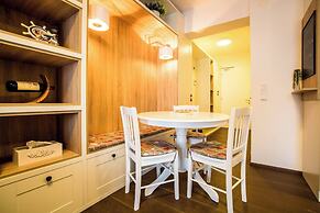 Escape to Wellness Your Lakeside Apartment Awaits