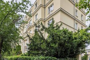 Apartment Filtry With Parking by Renters