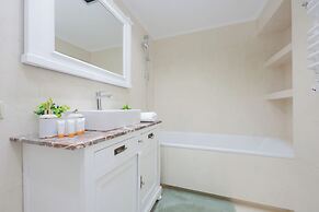 Apartment Filtry With Parking by Renters