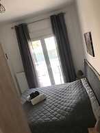 Cozy Apartment With two Bedrooms With a sea View