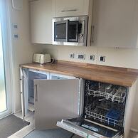 Beachside Holiday Retreat - Sleeps 6 & Parking