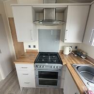 Beachside Holiday Retreat - Sleeps 6 & Parking