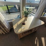 Beachside Holiday Retreat - Sleeps 6 & Parking