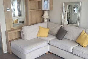 Beachside Holiday Retreat - Sleeps 6 & Parking