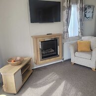 Beachside Holiday Retreat - Sleeps 6 & Parking