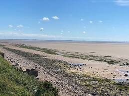 Beachside Holiday Retreat - Sleeps 6 & Parking