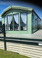 Beachside Holiday Retreat - Sleeps 6 & Parking