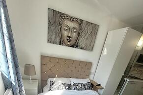 Tranquil Studio Retreat With Free Parking
