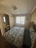 Cozy Cabin Retreat in Towyn