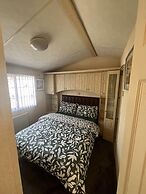 Cozy Cabin Retreat in Towyn