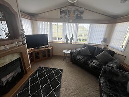 Cozy Cabin Retreat in Towyn