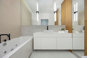 Family 3-bedroom Apartment by Renters