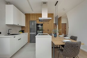 Family 3-bedroom Apartment by Renters