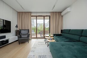 Family 3-bedroom Apartment by Renters