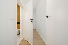 Family 3-bedroom Apartment by Renters