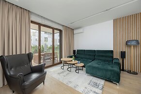 Family 3-bedroom Apartment by Renters