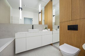 Family 3-bedroom Apartment by Renters