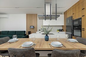 Family 3-bedroom Apartment by Renters