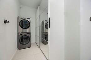 Family 3-bedroom Apartment by Renters