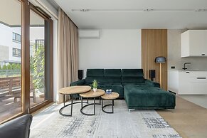 Family 3-bedroom Apartment by Renters