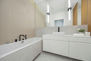 Family 3-bedroom Apartment by Renters