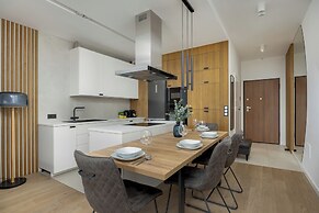 Family 3-bedroom Apartment by Renters