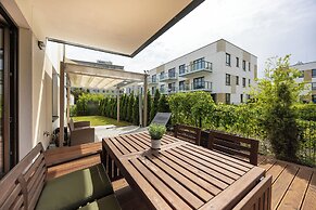 Family 3-bedroom Apartment by Renters