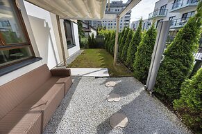 Family 3-bedroom Apartment by Renters