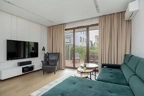 Family 3-bedroom Apartment by Renters