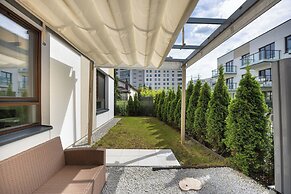 Family 3-bedroom Apartment by Renters