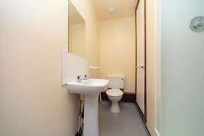 JOIVY Inviting flat near Edinburgh Castle - Adults Only