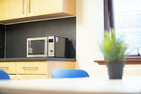 JOIVY Inviting flat near Edinburgh Castle - Adults Only