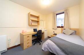 JOIVY Inviting flat near Edinburgh Castle - Adults Only