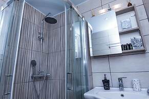 Classic Koukaki Living 2 Bd with Balcony