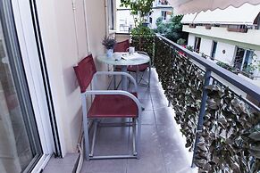 Classic Koukaki Living 2 Bd with Balcony