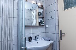 Classic Koukaki Living 2 Bd with Balcony