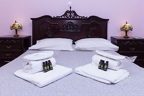 Classic Koukaki Living 2 Bd with Balcony