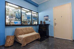 Classic Koukaki Living 2 Bd with Balcony