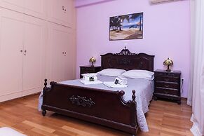 Classic Koukaki Living 2 Bd with Balcony